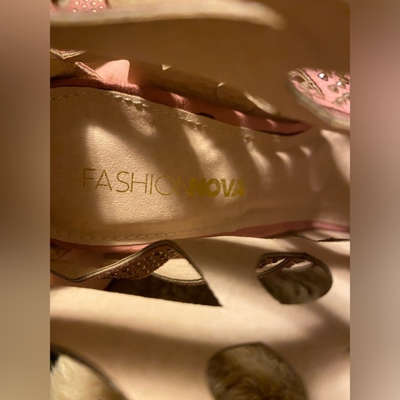 Fashion Nova pink 6.5 woman’s heels - Picture 7 of 7